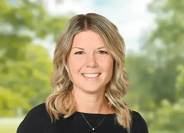 portrait-desiree-marascio-ruberto-mitarbeiter-alters-und-pflegeheim-heimet