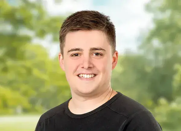 portrait-emanuele-di-verde-mitarbeiter-alters-und-pflegeheim-heimet