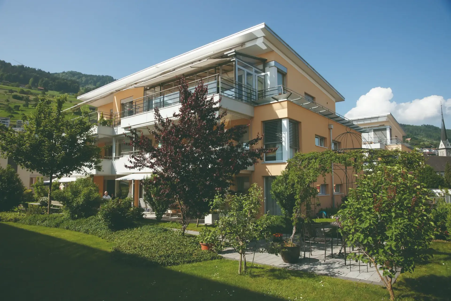 heimet-allmend-von-aussen-alters-und-pflegeheim-heimet