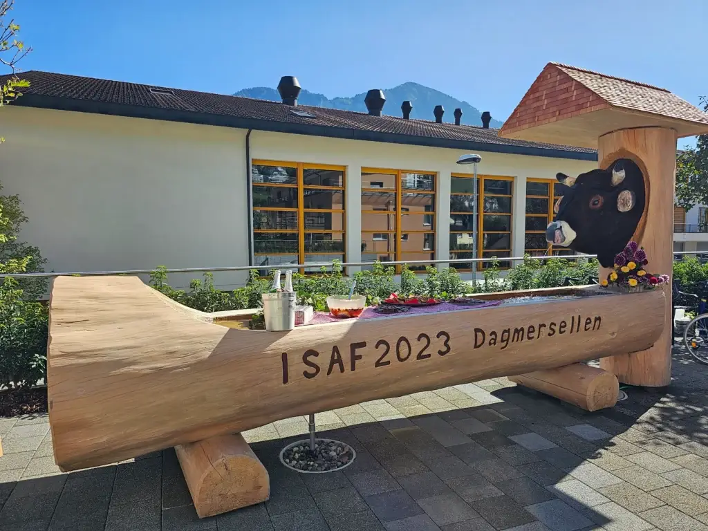 brunnen-im-garten-allmend-alters-und-pflegeheim-heimet