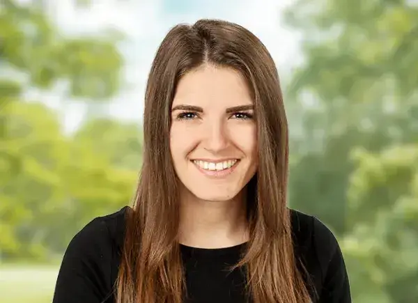 portrait-jennifer-radi-schaub-mitarbeiter-alters-und-pflegeheim-heimet