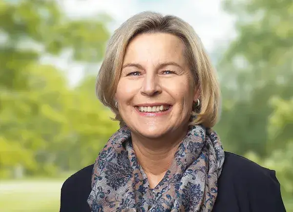 portrait-ruth-frank-mitarbeiter-alters-und-pflegeheim-heimet