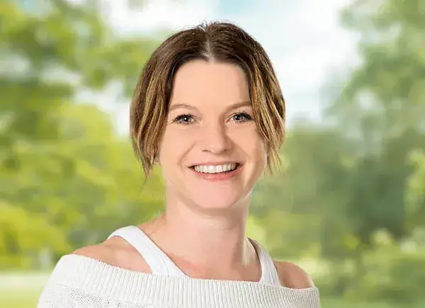 portrait-sarah-barmettler-mitarbeiter-alters-und-pflegeheim-heimet